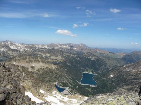 Lacs d'Orédon et de Cap-de-Long vus depuis le petit pic des Alharissès | Vallées d'Aure & Louron - Pyrénées | Scoop.it