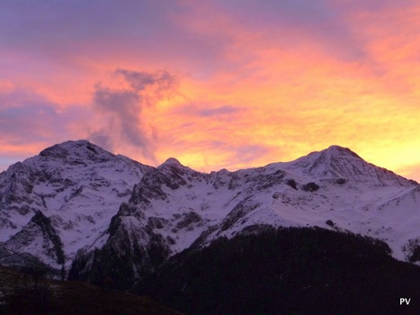 Ciel en feu au dessus du pic d'Estos hier soir | Vallées d'Aure & Louron - Pyrénées | Scoop.it