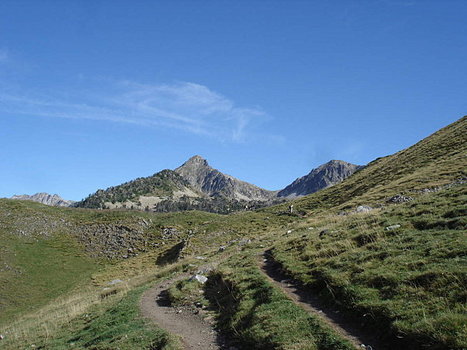 Le lac de la Hourquette (2405 m) depuis le col de Portet | Vallées d'Aure & Louron - Pyrénées | Scoop.it