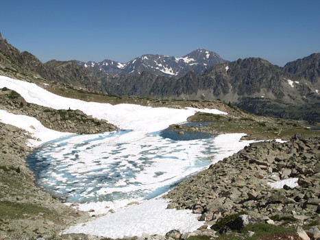 Laquet de Madamète encore enneigé le 25 juillet - Photo Alain Castaing | Vallées d'Aure & Louron - Pyrénées | Scoop.it