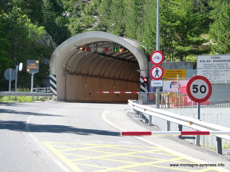 Fernández de Alarcón considera inadmisible la situación de los pasos fronterizos con Francia | Vallées d'Aure & Louron - Pyrénées | Scoop.it