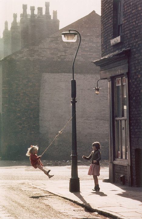 ‘Women, Children and Loitering Men': A Glimpse at Manchester’s Slums in the 1960s | Photography Now | Scoop.it