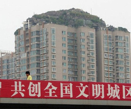 Stone fortress illegally built atop Beijing skyscraper | Chine | Scoop.it