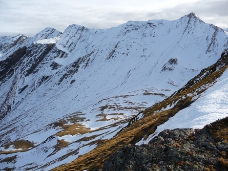 Sur la crête de l’Aiguillette. Quel est l’enneigement actuel ? | Le blog de Michel BESSONE | Vallées d'Aure & Louron - Pyrénées | Scoop.it